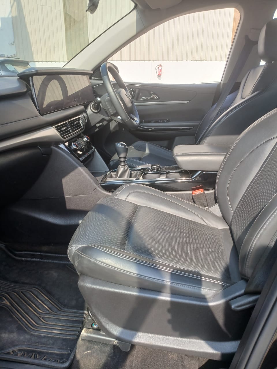 XUV700 image 11 XUV700 image 11