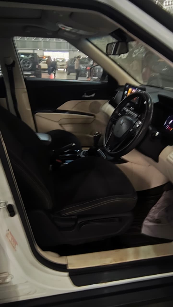 XUV 3XO image 14 XUV 3XO image 14