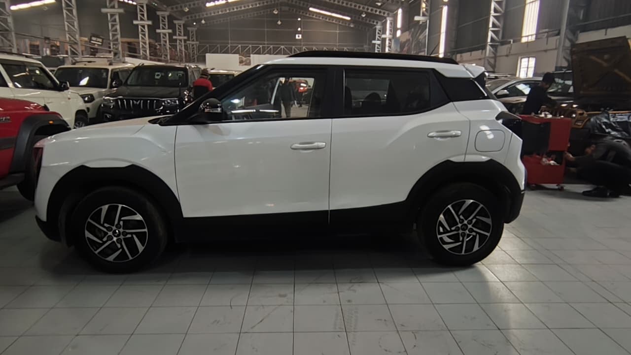 XUV 3XO image 2 XUV 3XO image 2