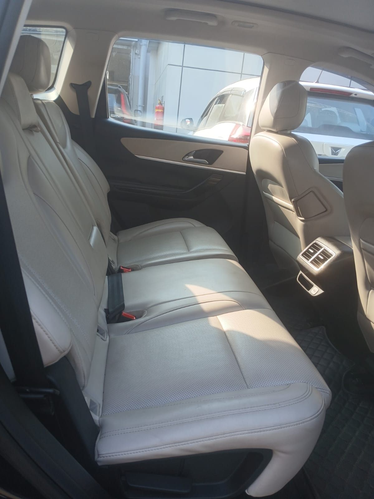 XUV700 image 13 XUV700 image 13