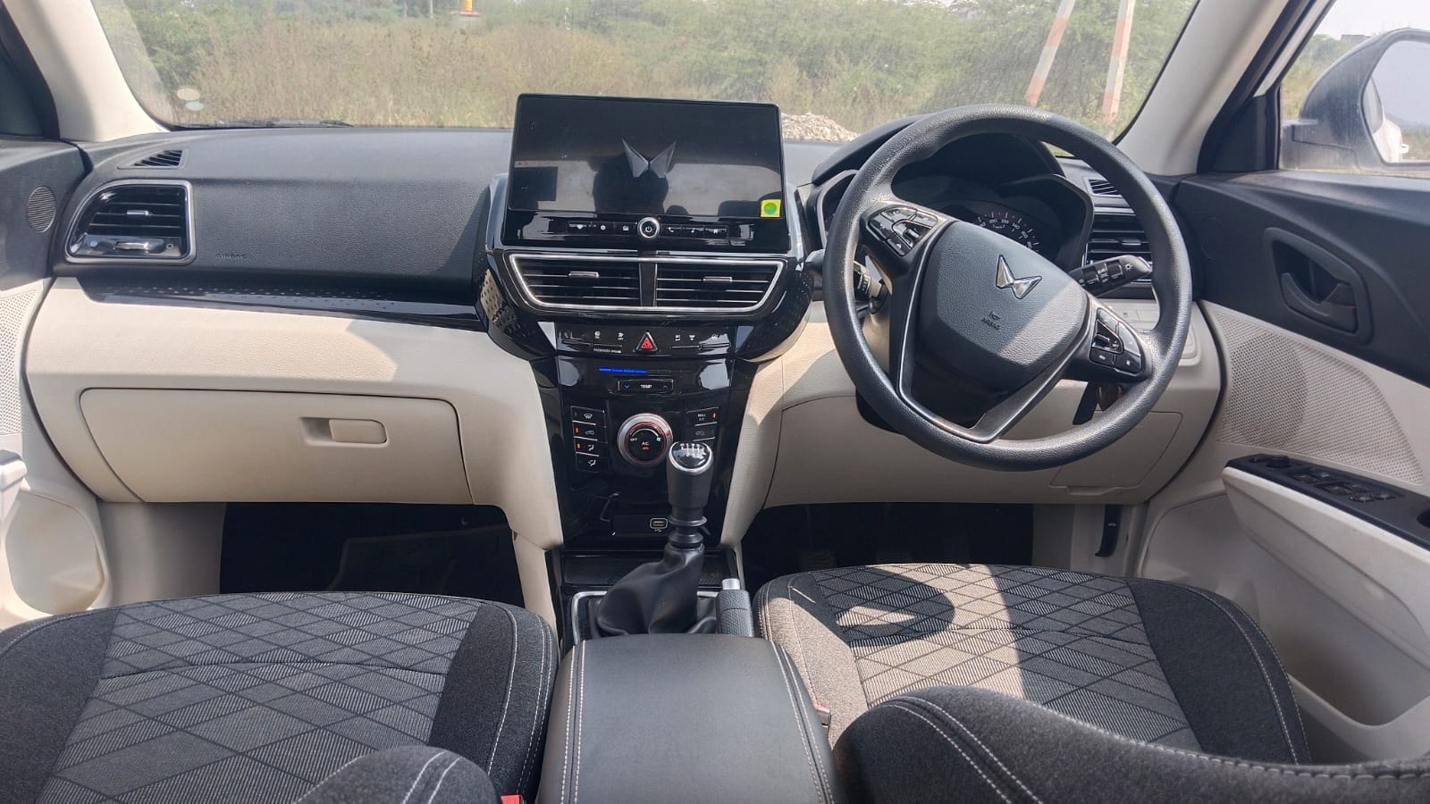 XUV 3XO image 17 XUV 3XO image 17