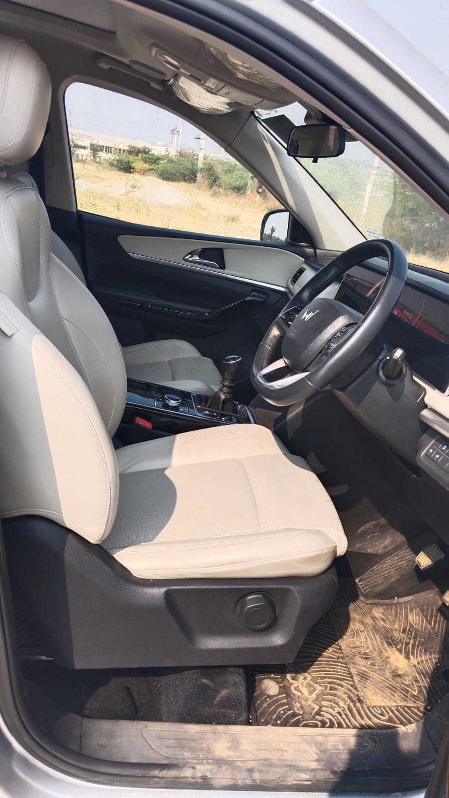 XUV700 image 16 XUV700 image 16