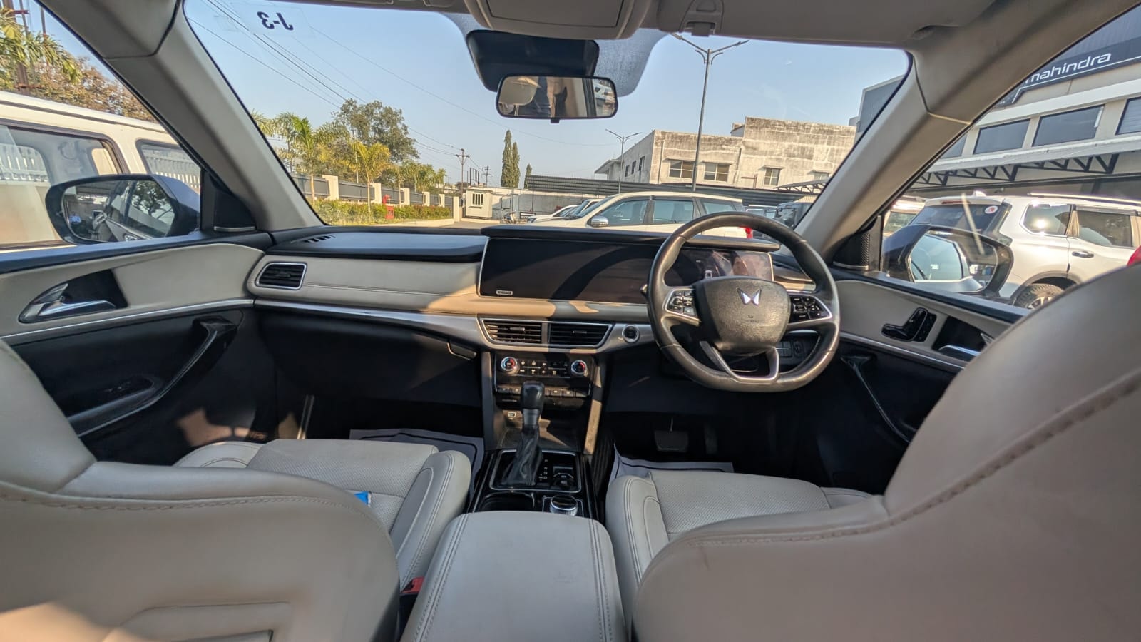 Used 2023 Mahindra XUV700 Used 2023 Mahindra XUV700