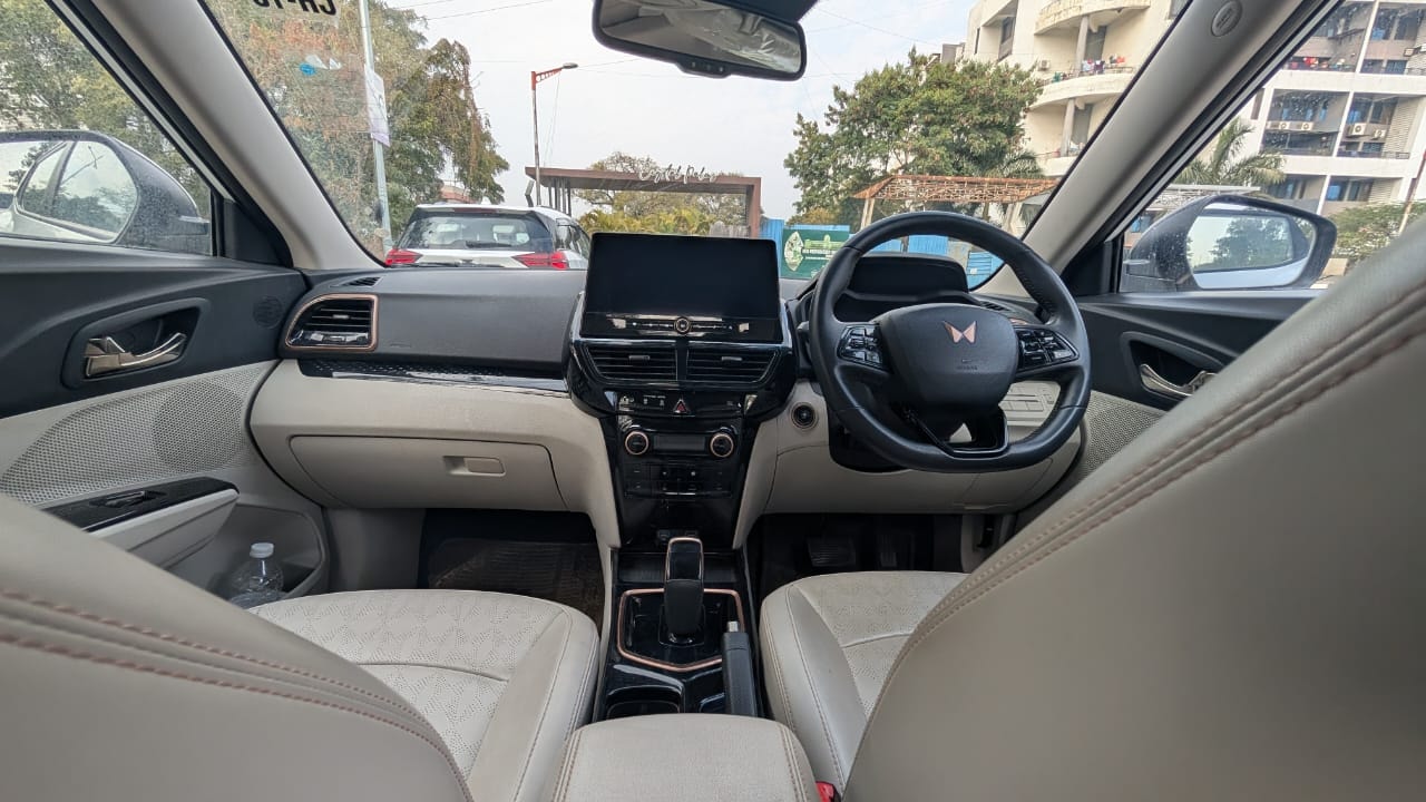 Used 2024 Mahindra XUV400 Used 2024 Mahindra XUV400