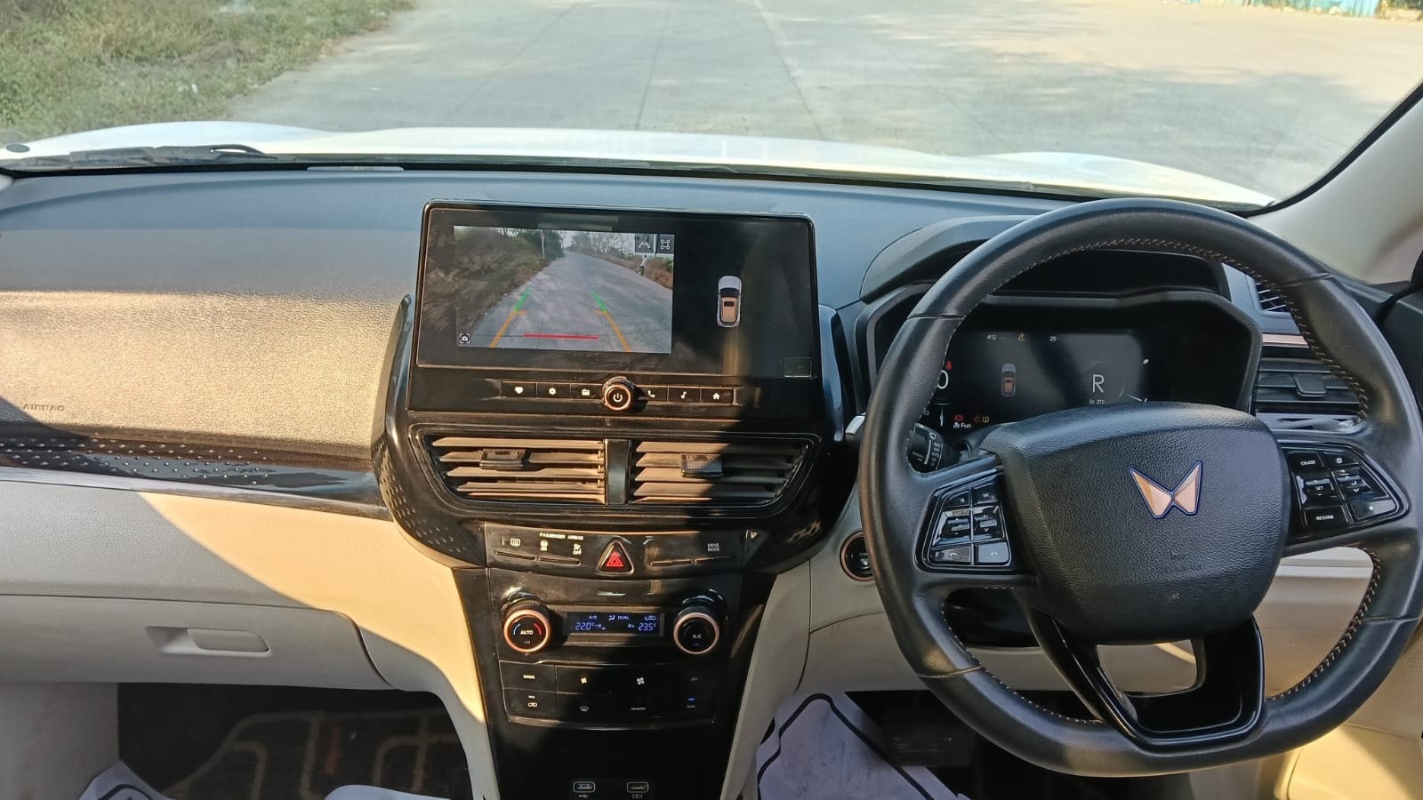 Used 2024 Mahindra XUV400 Used 2024 Mahindra XUV400