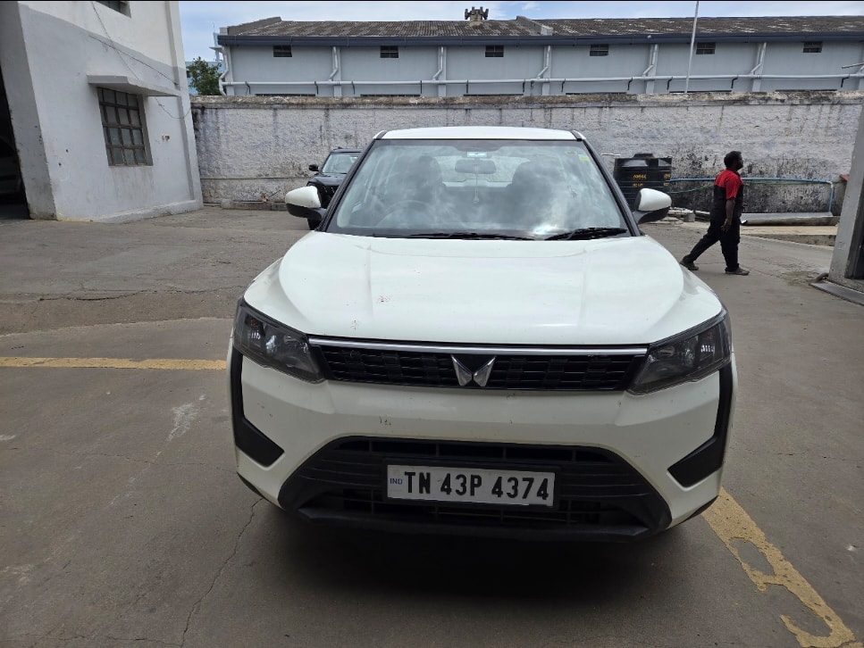 Used 2023 Mahindra XUV300 Used 2023 Mahindra XUV300