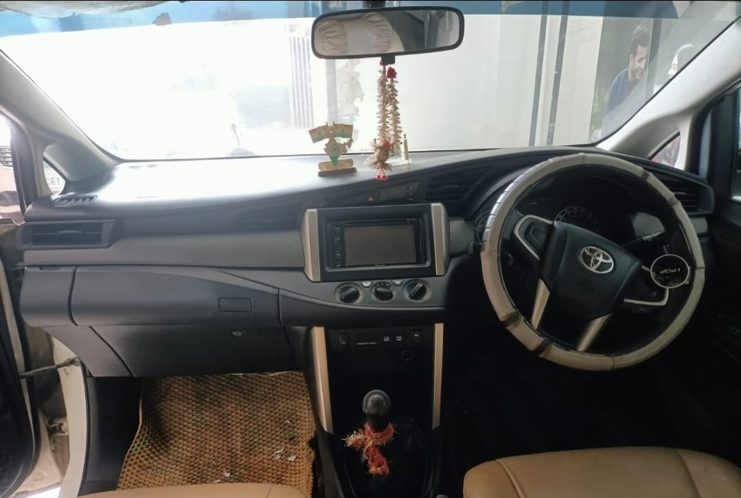Used 2016 Toyota Innova Crysta Used 2016 Toyota Innova Crysta