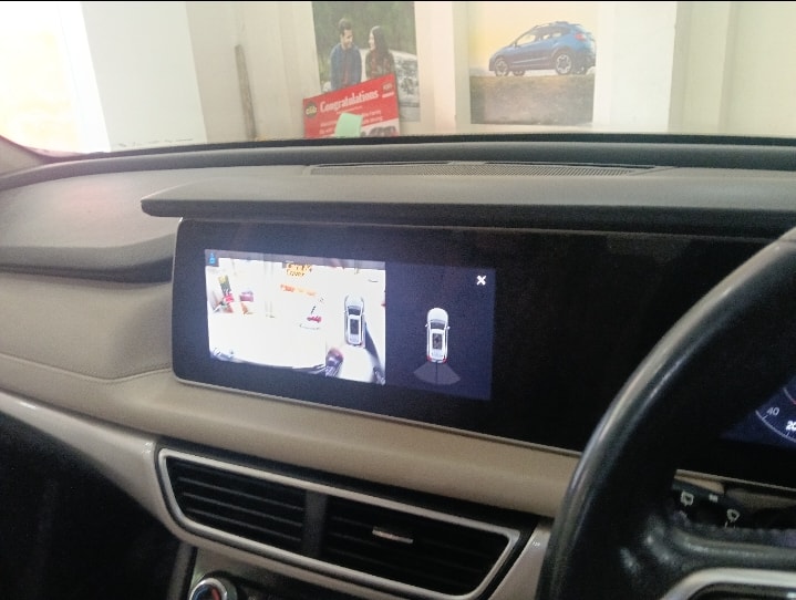 XUV700 image 13 XUV700 image 13