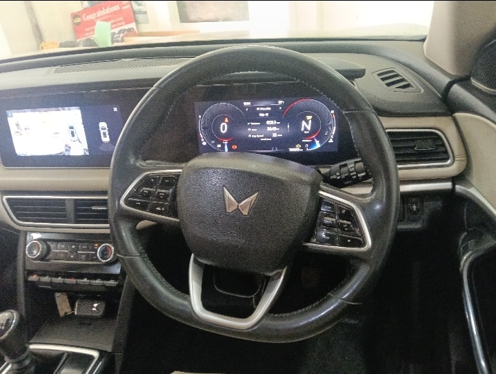 XUV700 image 14 XUV700 image 14