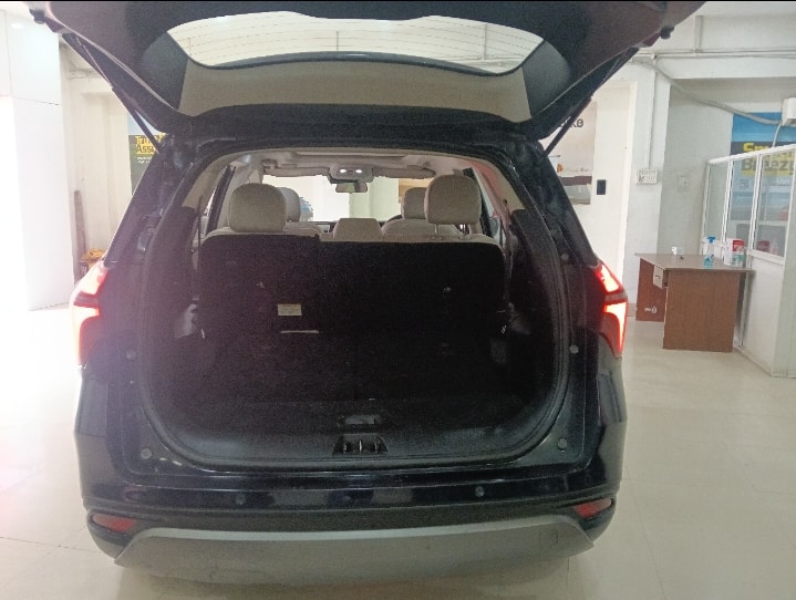 XUV700 image 11 XUV700 image 11