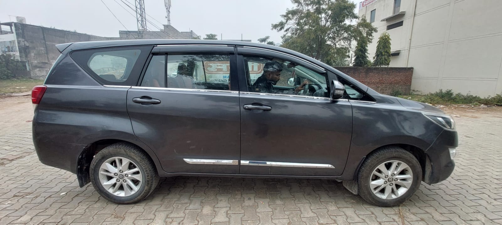 Innova Crysta image 6 Innova Crysta image 6