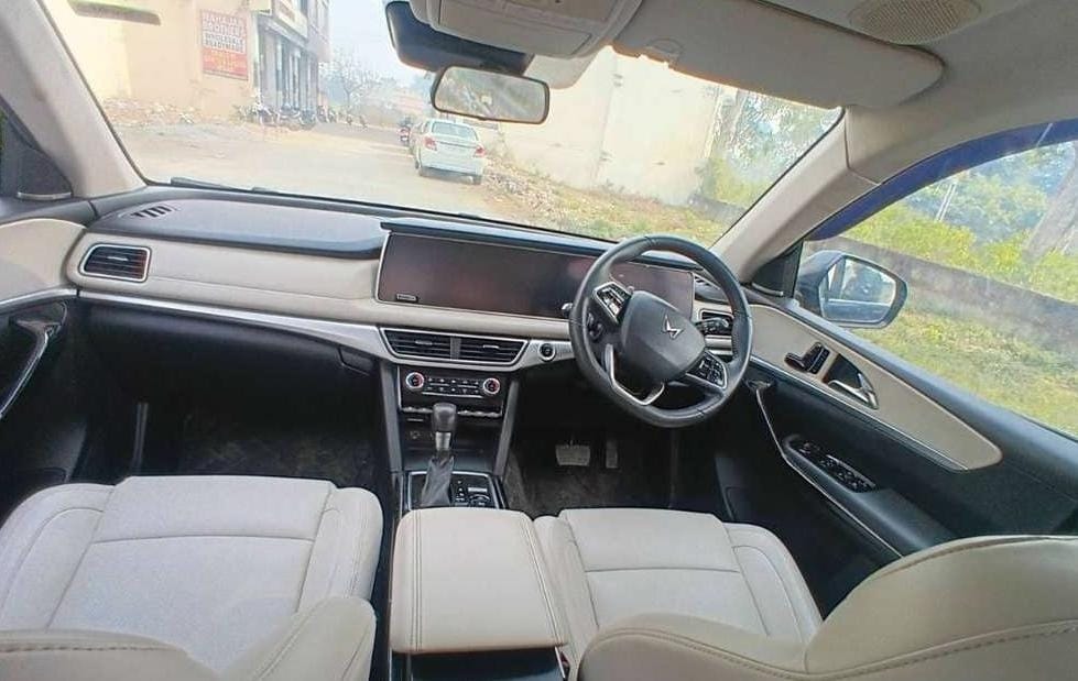 Used 2022 Mahindra XUV700 Used 2022 Mahindra XUV700