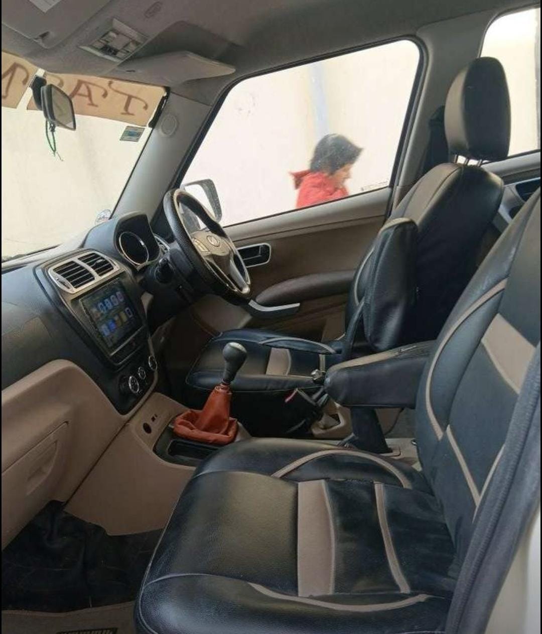 TUV300 image 12 TUV300 image 12