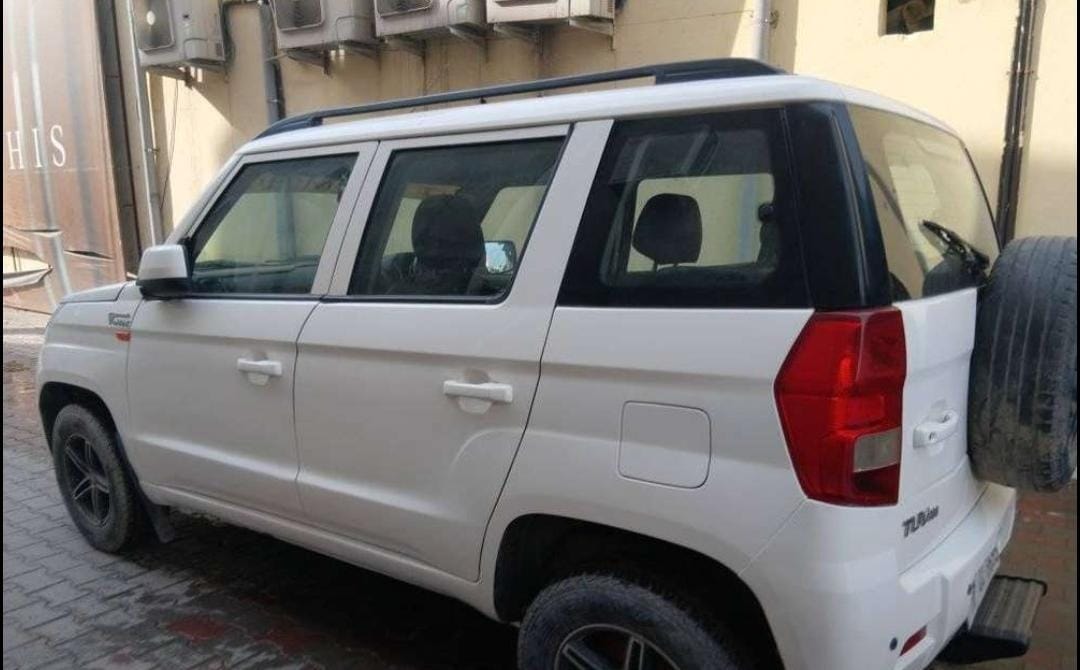 TUV300 image 2 TUV300 image 2