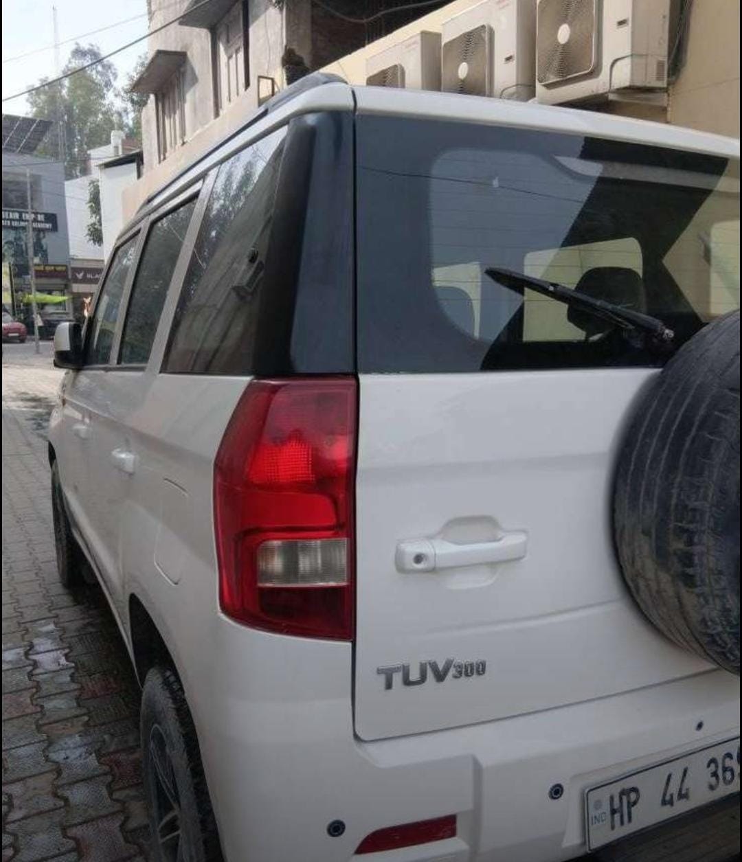 TUV300 image 3 TUV300 image 3