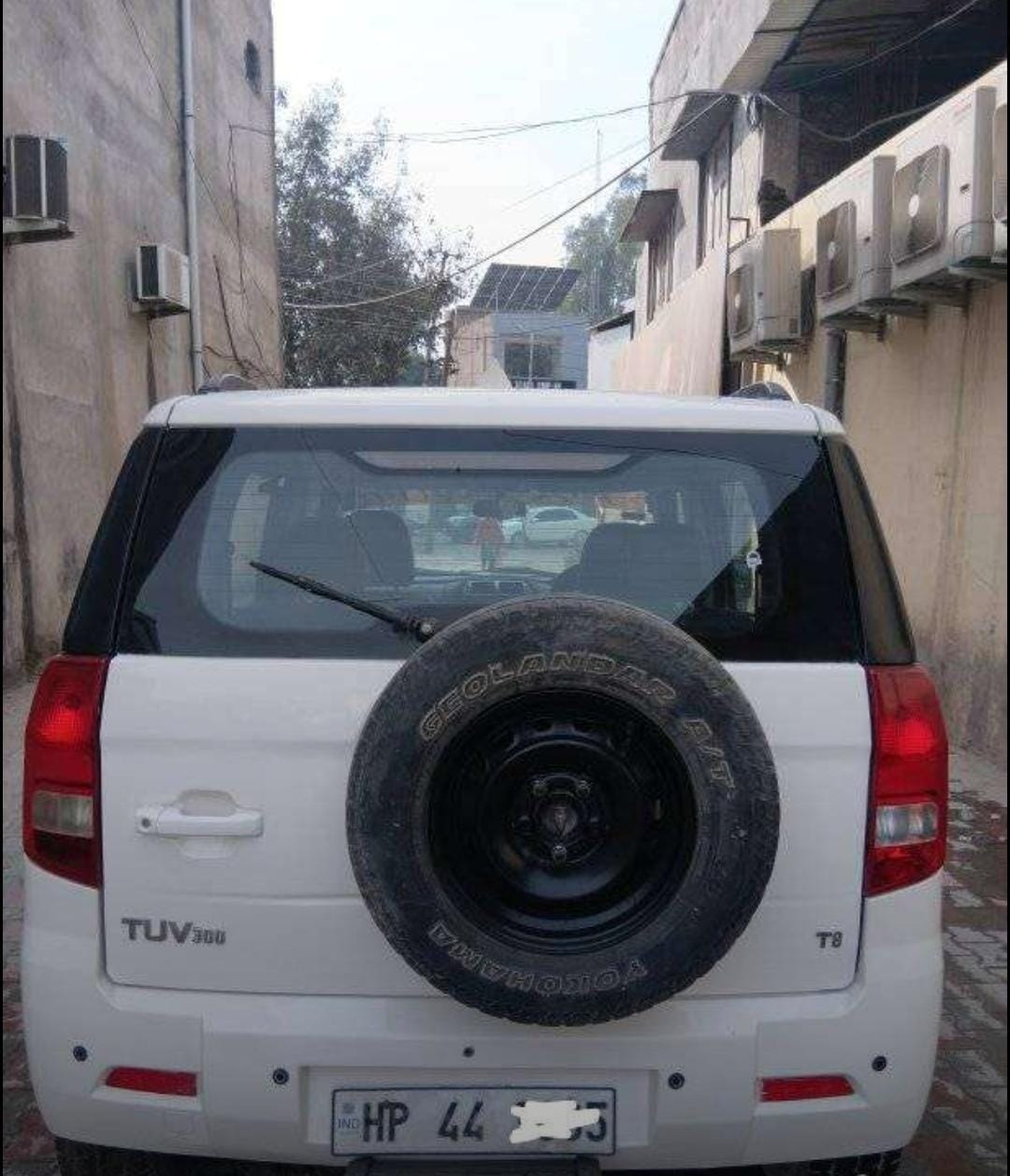 TUV300 image 4 TUV300 image 4