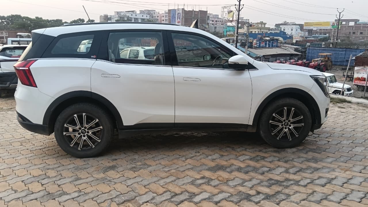 XUV700 image 6 XUV700 image 6