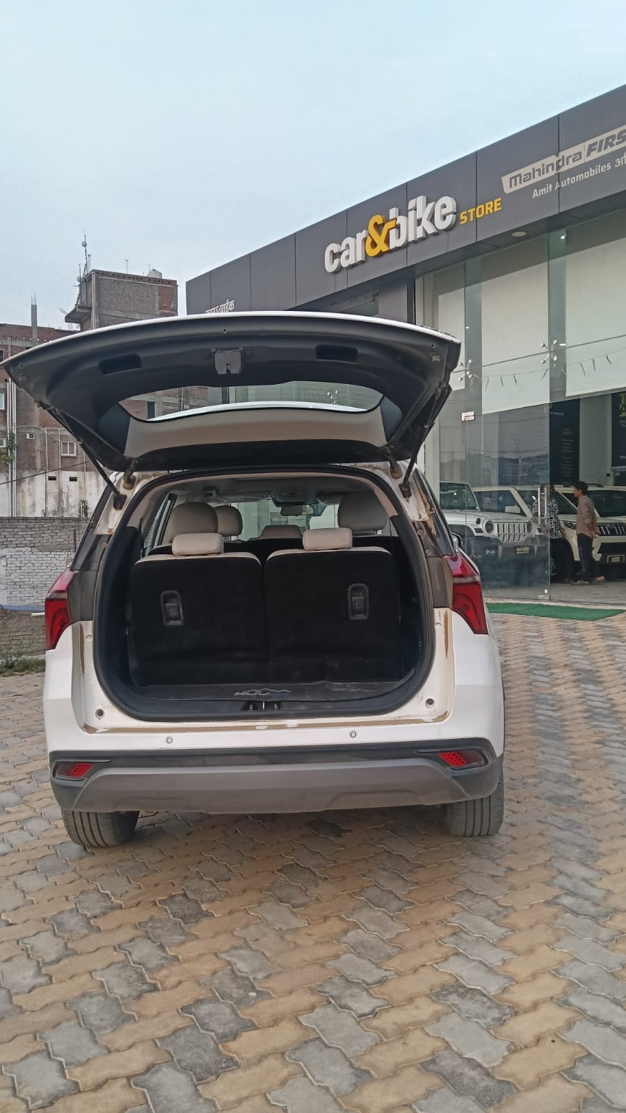 XUV700 image 10 XUV700 image 10