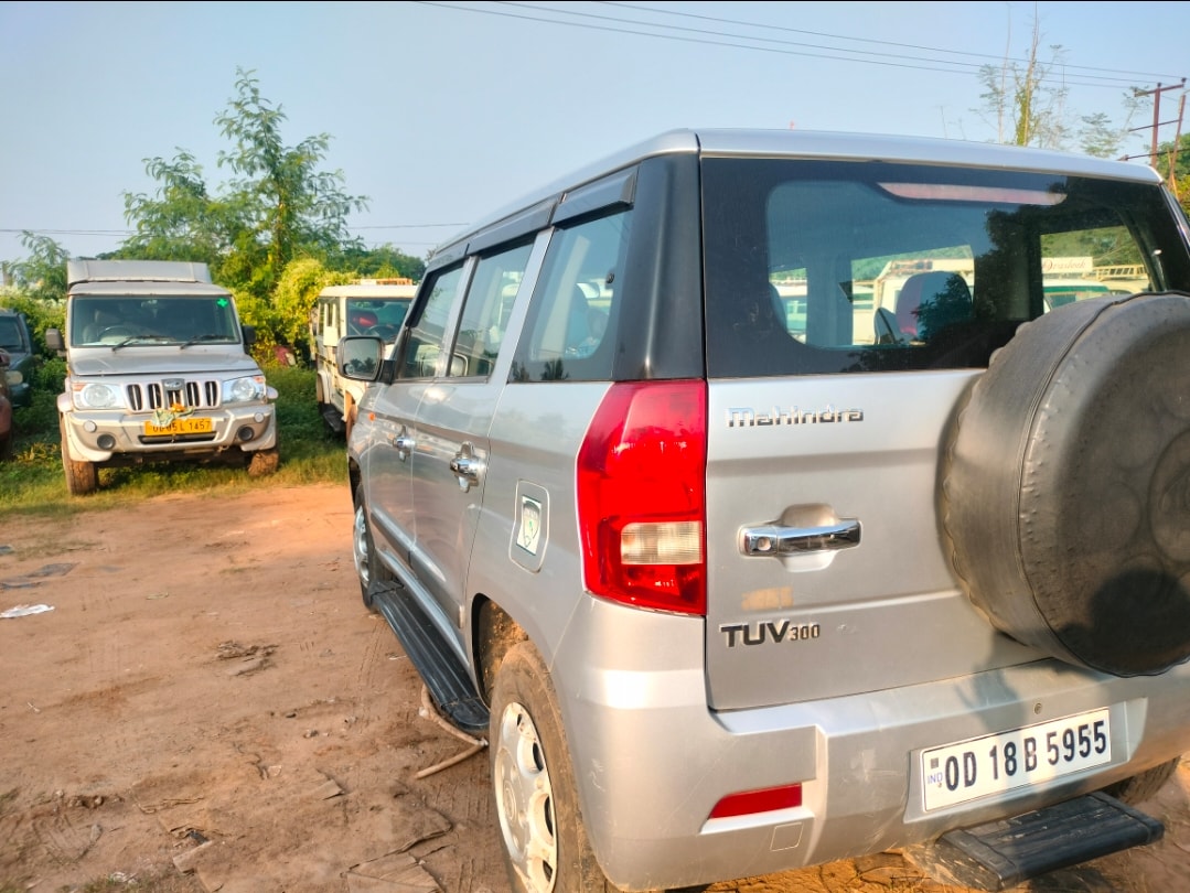 TUV300 image 3 TUV300 image 3