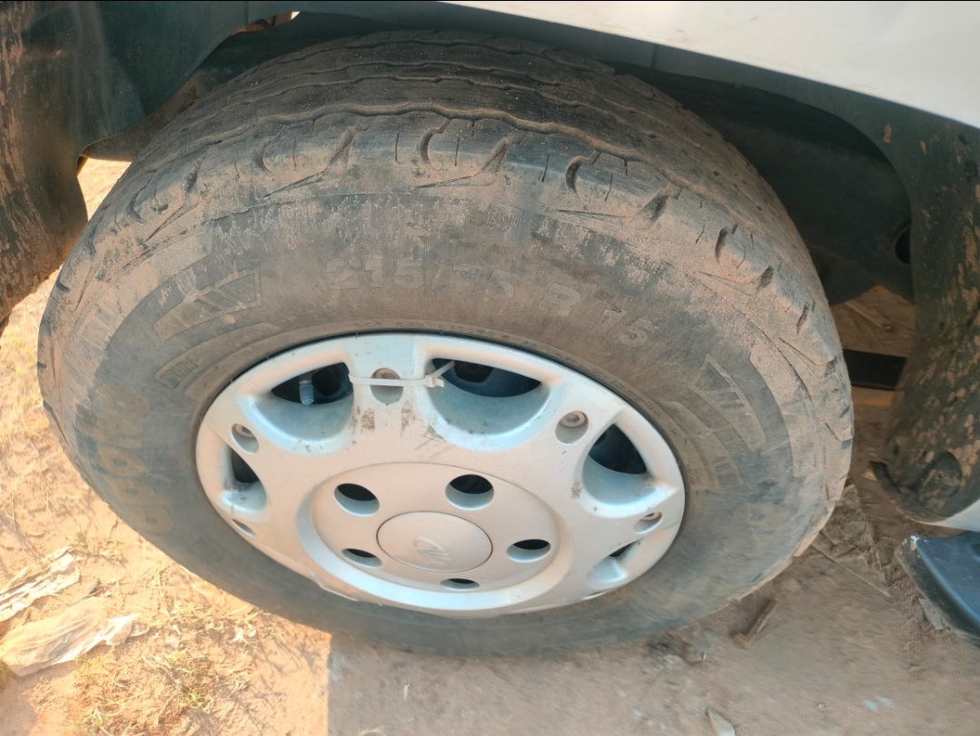 TUV300 image 9 TUV300 image 9