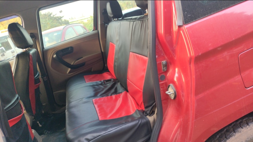 TUV300 image 17 TUV300 image 17