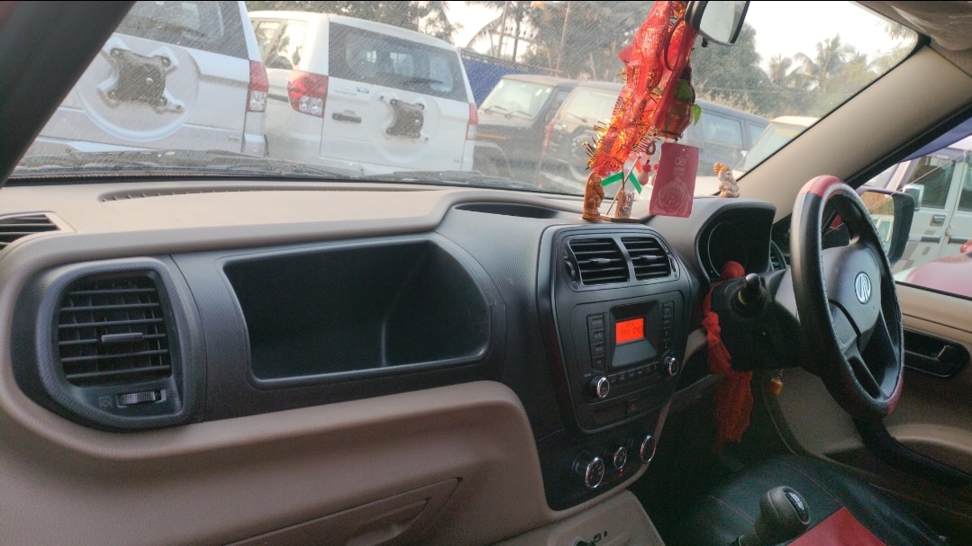 TUV300 image 12 TUV300 image 12