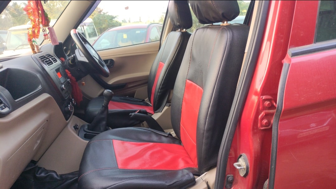 TUV300 image 16 TUV300 image 16