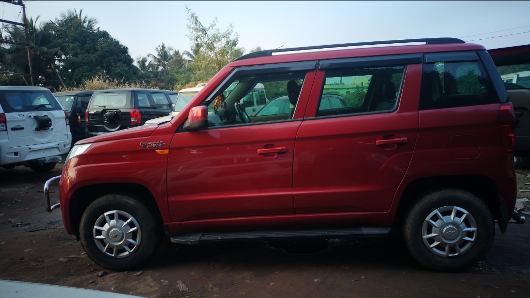 TUV300 image 2 TUV300 image 2