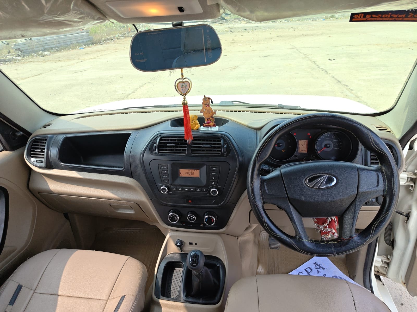 TUV300 image 12 TUV300 image 12