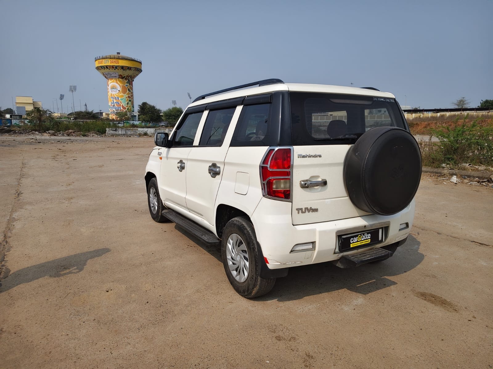 TUV300 image 3 TUV300 image 3