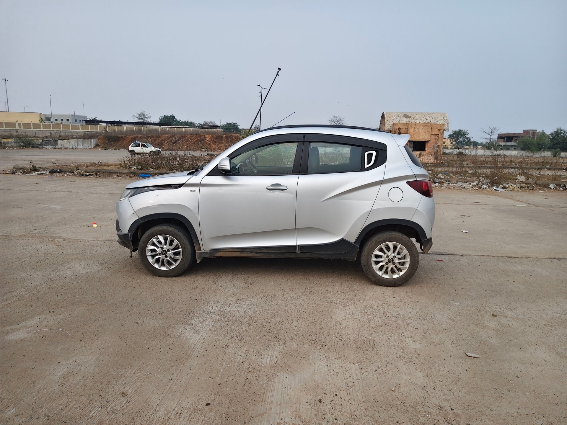 KUV100 image 2 KUV100 image 2