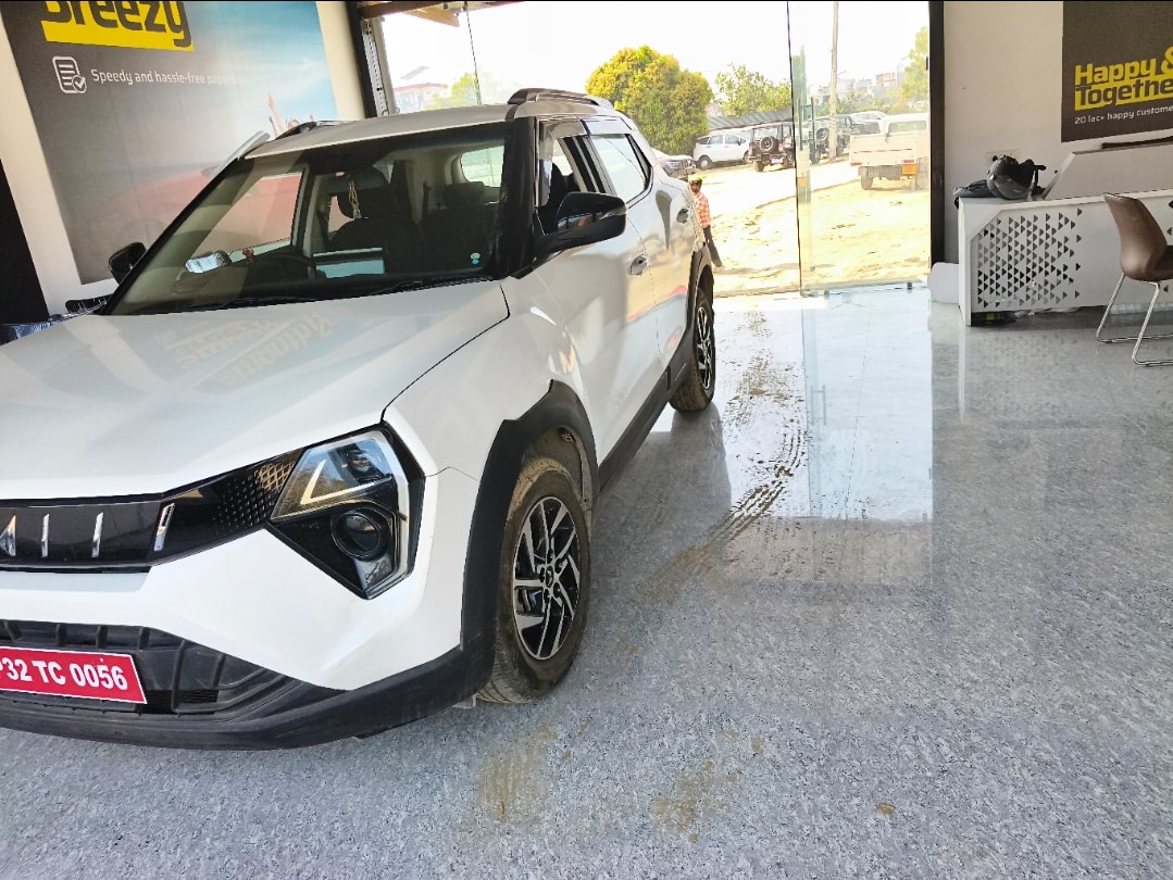 XUV 3XO image 2 XUV 3XO image 2