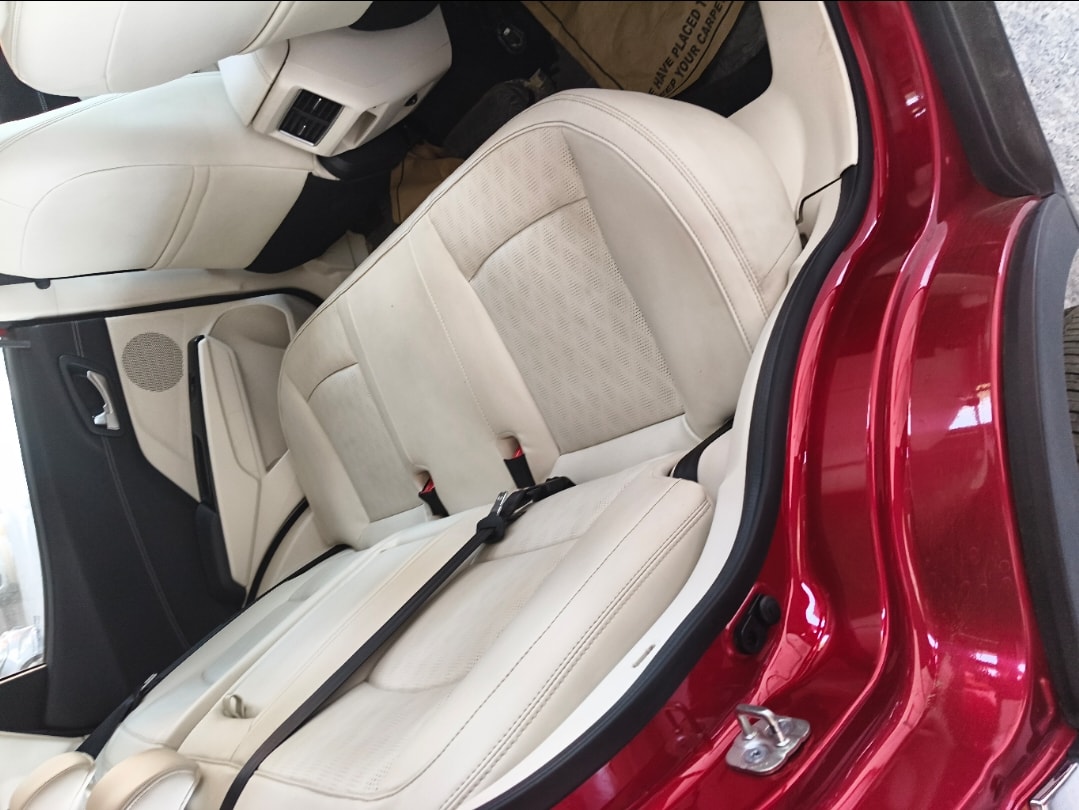 XUV 3XO image 14 XUV 3XO image 14