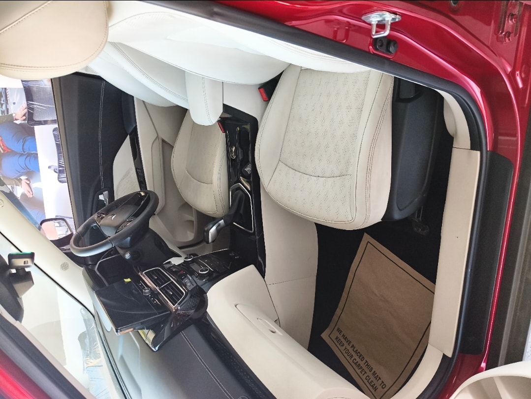 XUV 3XO image 15 XUV 3XO image 15