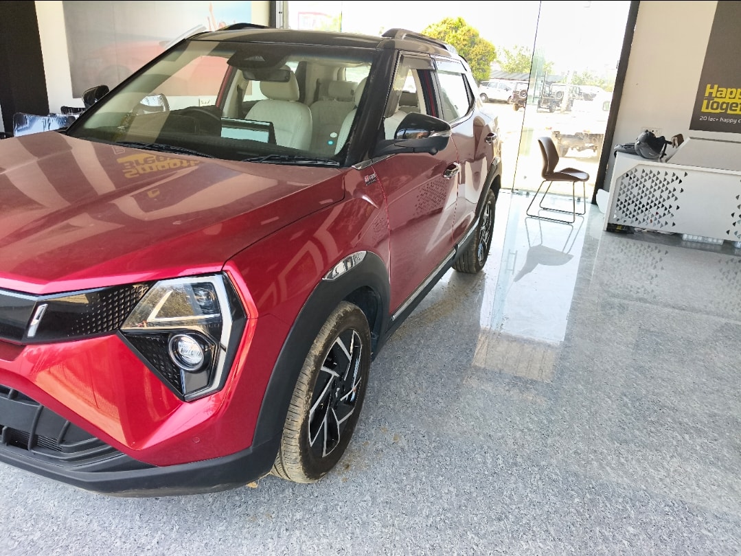 XUV 3XO image 2 XUV 3XO image 2