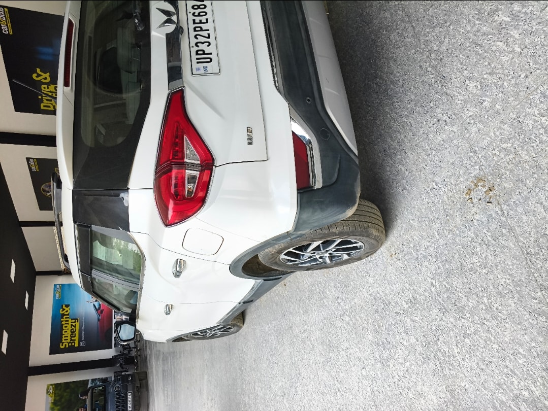 XUV300 image 2 XUV300 image 2