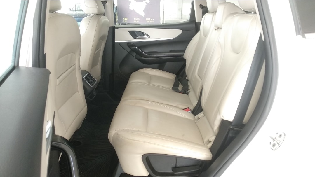 XUV700 image 15 XUV700 image 15