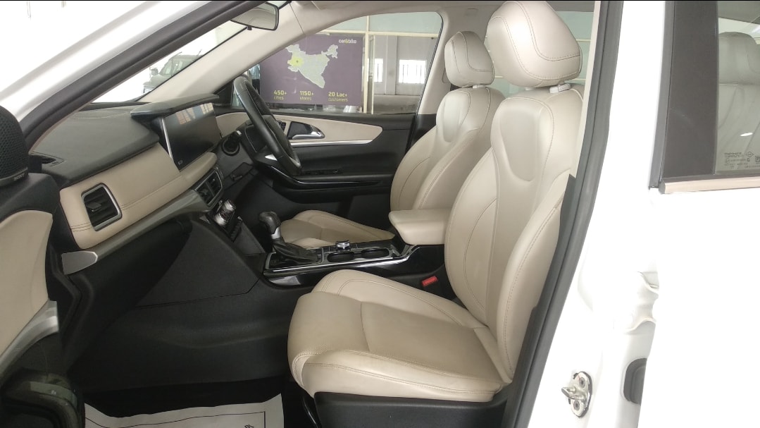 XUV700 image 14 XUV700 image 14