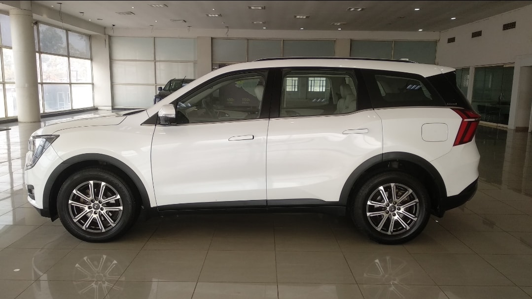 XUV700 image 2 XUV700 image 2