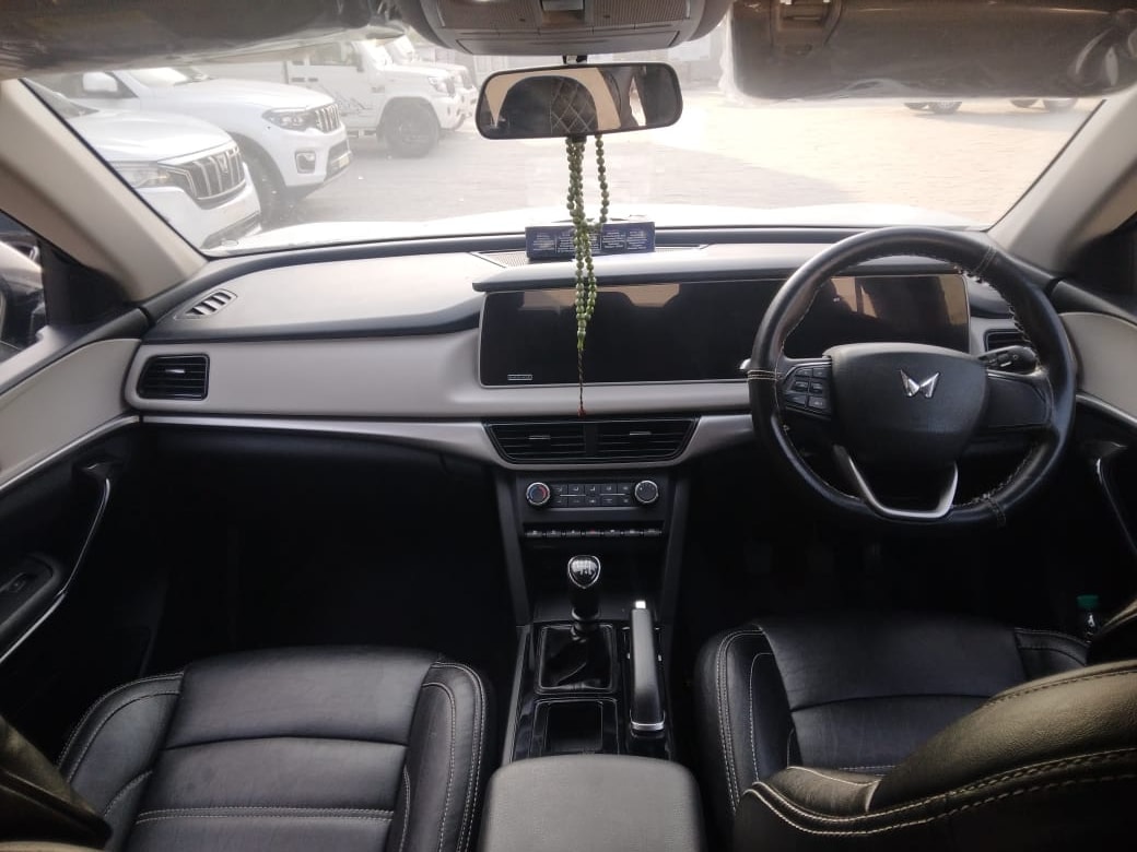 XUV700 image 8 XUV700 image 8