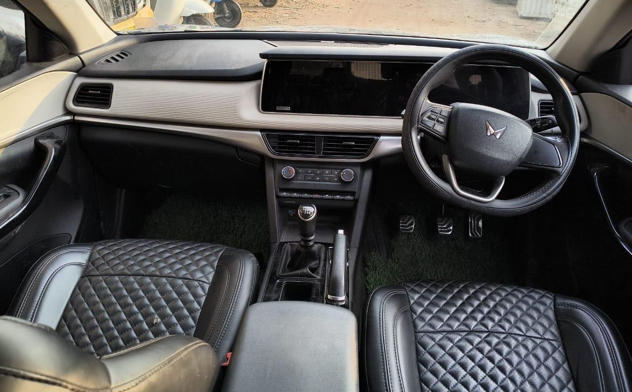 XUV700 image 8 XUV700 image 8