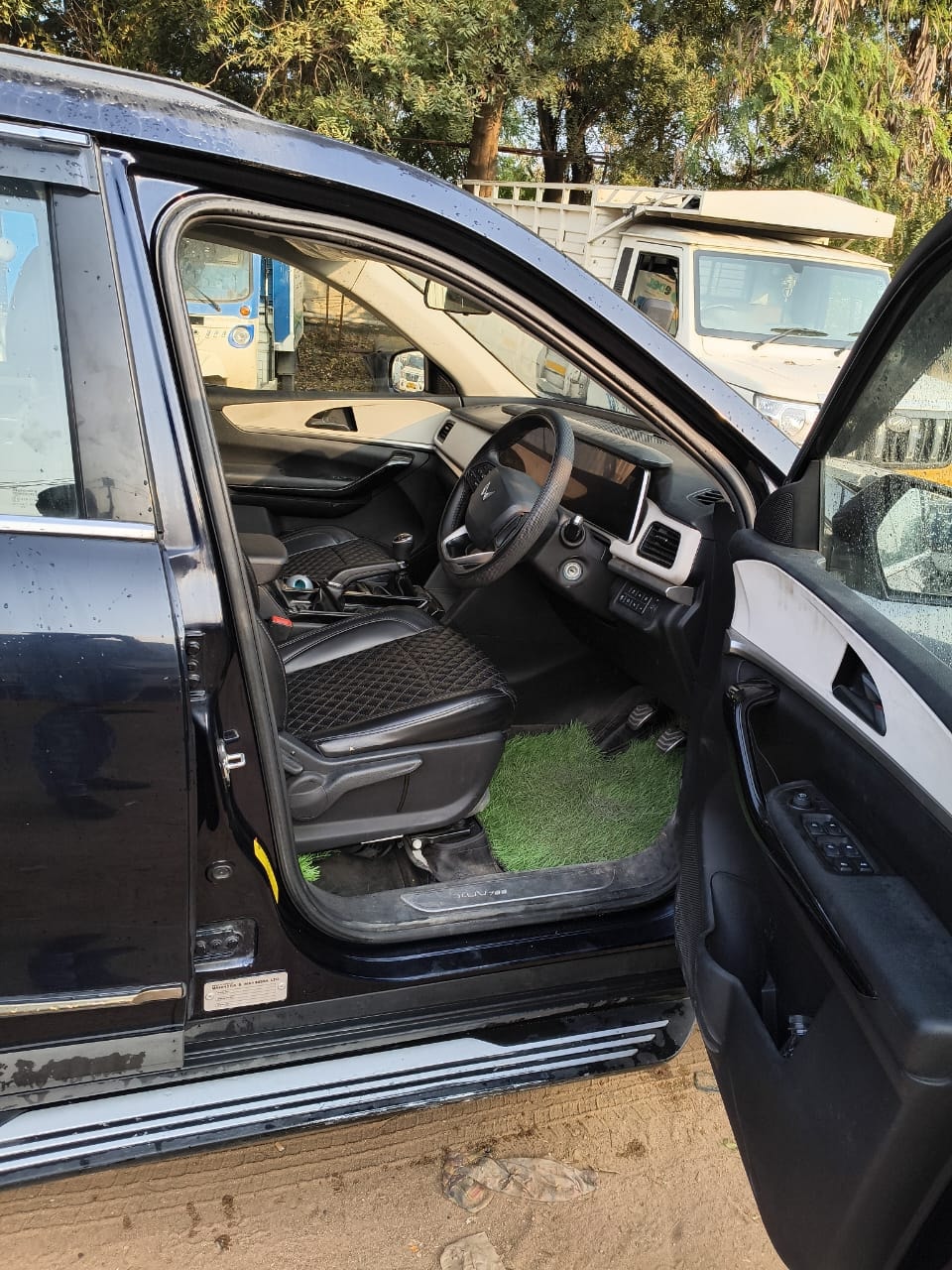 XUV700 image 10 XUV700 image 10