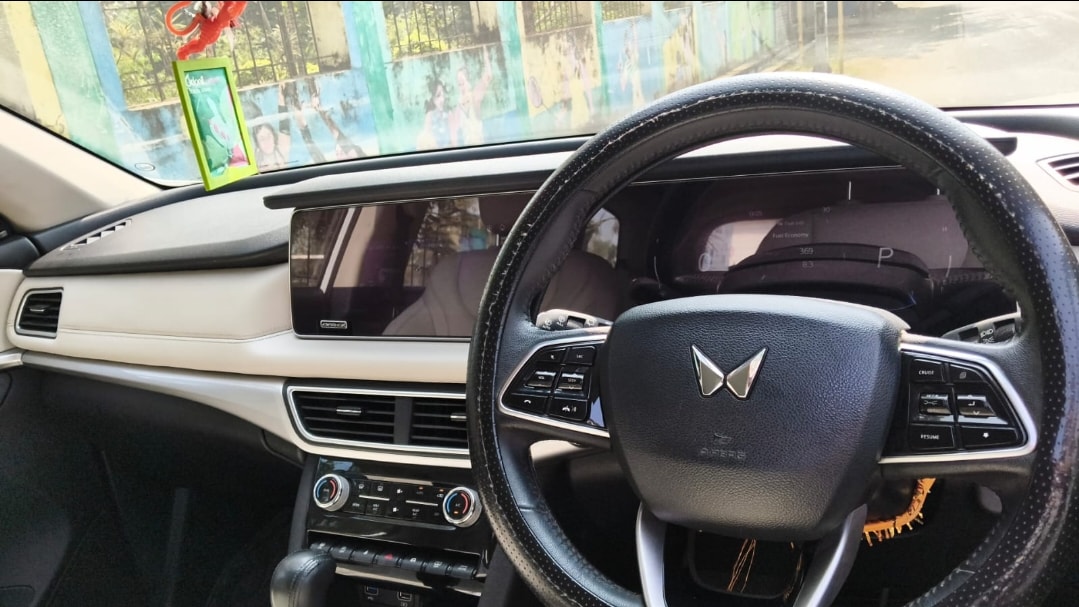 XUV700 image 11 XUV700 image 11