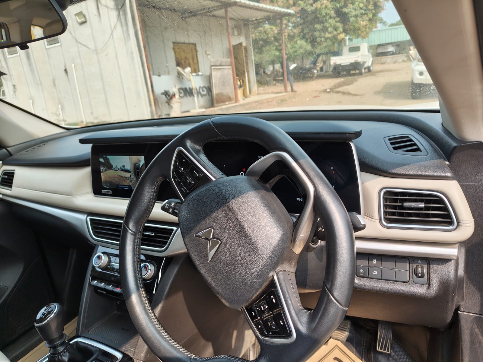 Used 2023 Mahindra XUV700 Used 2023 Mahindra XUV700