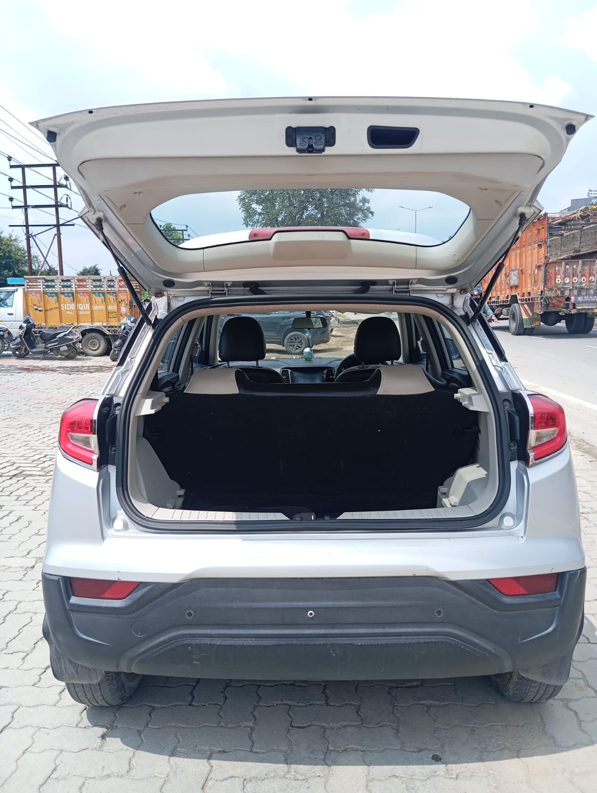 XUV300 image 8 XUV300 image 8