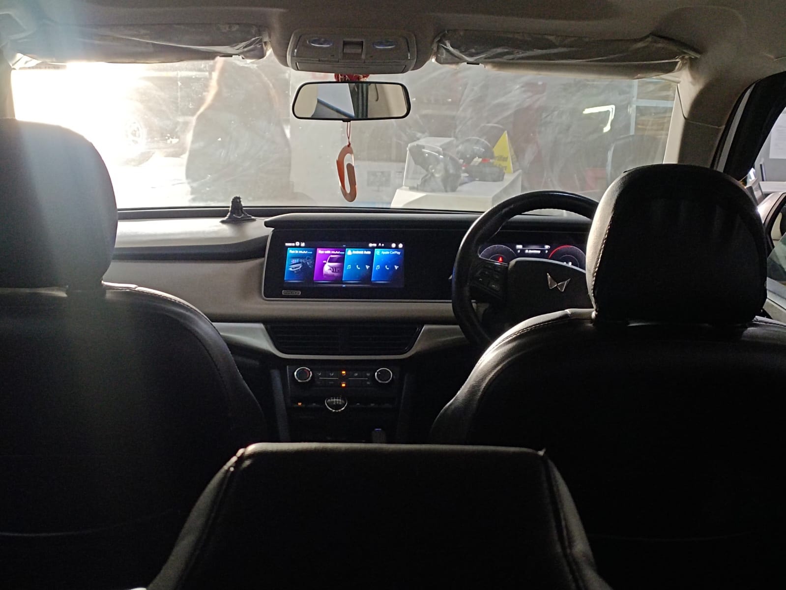 XUV700 image 10 XUV700 image 10