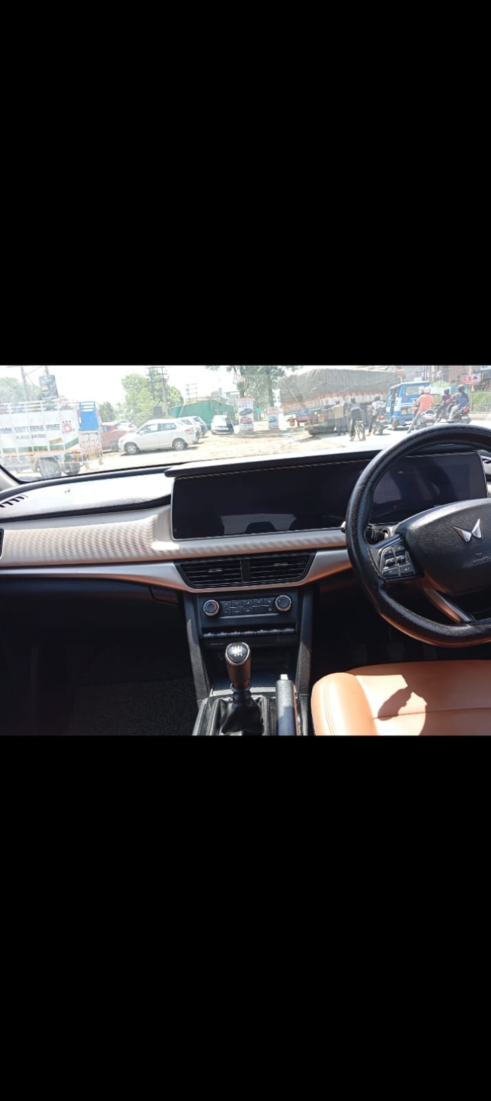 Used 2022 Mahindra XUV700 Used 2022 Mahindra XUV700