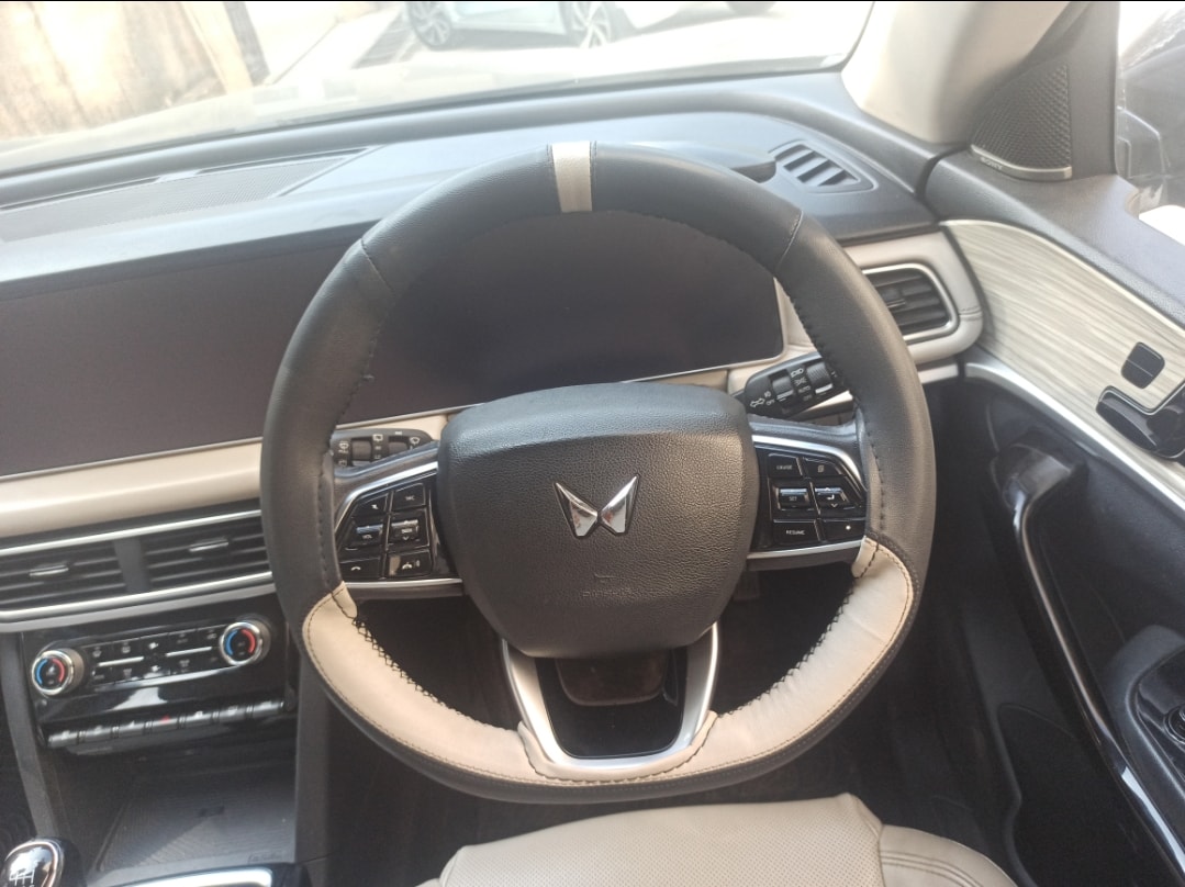 Used 2022 Mahindra XUV700 Used 2022 Mahindra XUV700