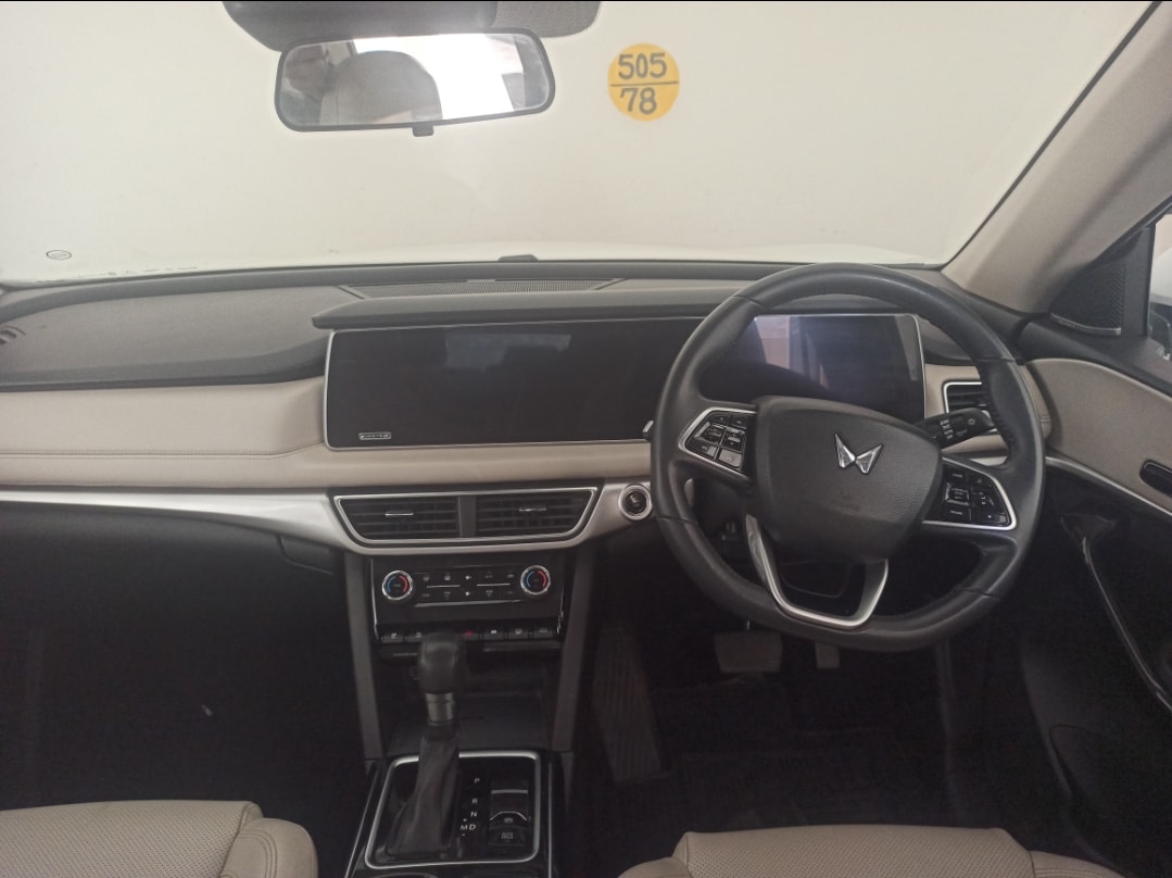Used 2023 Mahindra XUV700 Used 2023 Mahindra XUV700