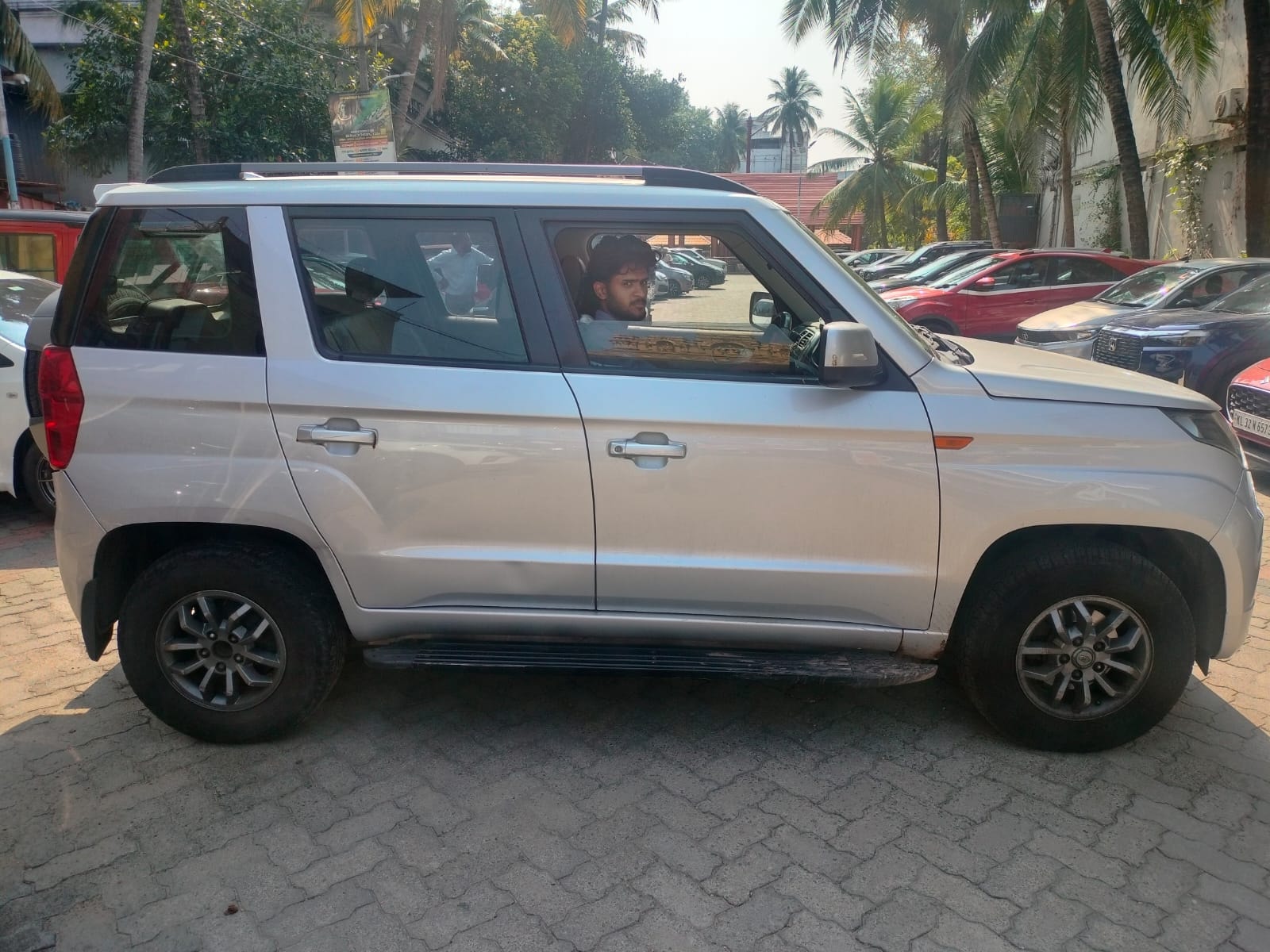 TUV300 image 5 TUV300 image 5